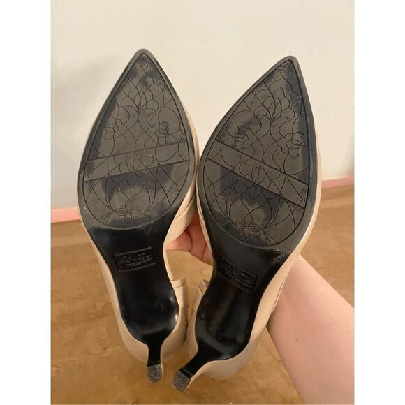 Abella 9.5 Satine true comfort taupe Faux Leather Pointed Toe Pumps heels - Picture 6 of 7